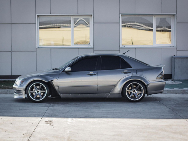 Side skirts + rear flares Lexus IS 99-05